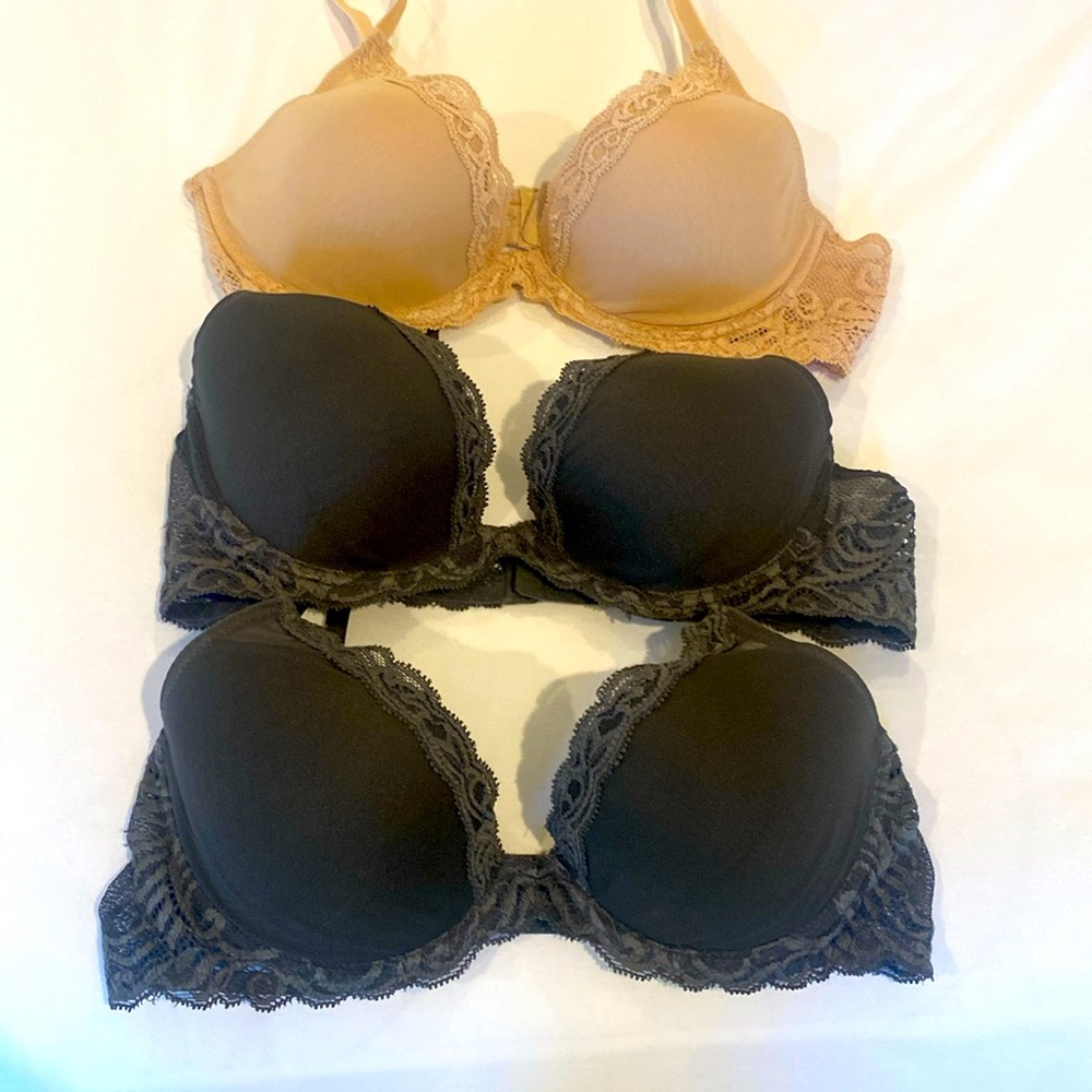 3 Natori bras in excellent condition! 2 black and 1 tan.